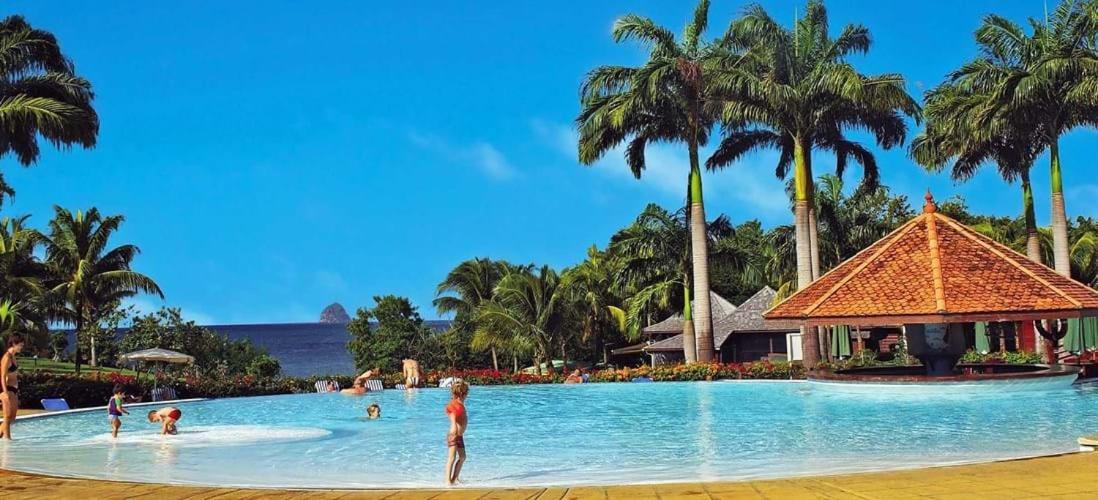 Au Beau Village Studio Avec Piscine Magnifique Sainte-Luce Bagian luar foto
